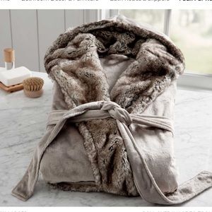 Unisex Pottery Barn Faux Fur Robe